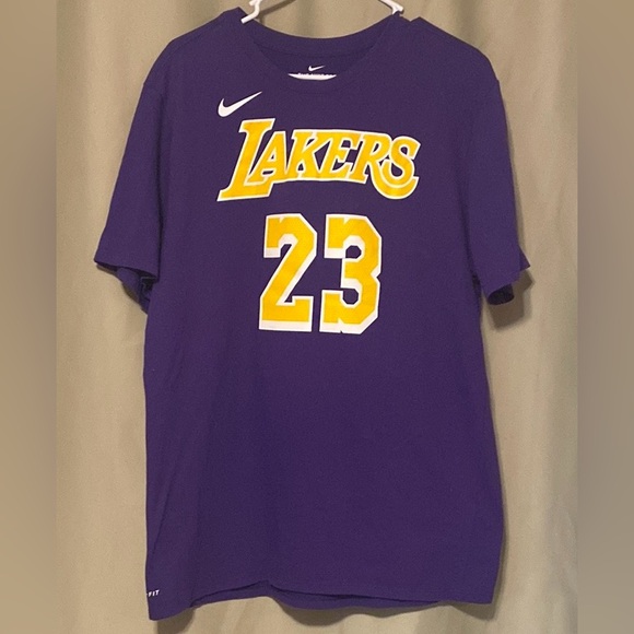 The Nike Tee  NBA Men’s LeBron James 23 Dri-Fit Purple T-shirt Athletic Cut XL - Picture 1 of 4